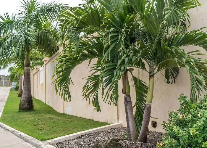 Hospitality Expert Cb Pool Chef Holiday home