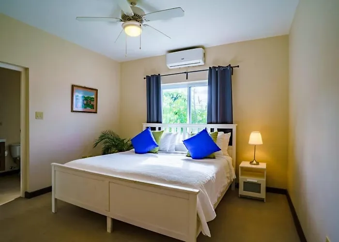 Hospitality Expert Cb Pool Chef Holiday home