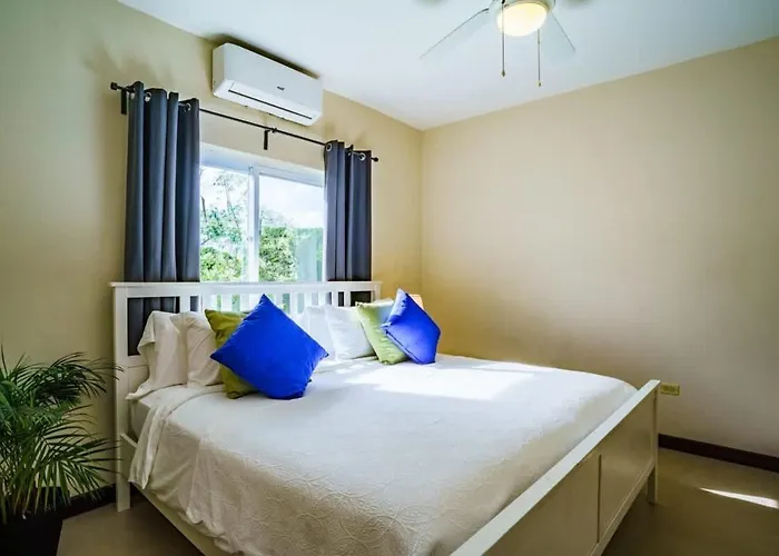 Hospitality Expert Cb Pool Chef Holiday home *